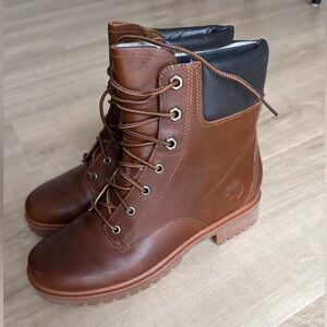 NWT Timberland Brown Leather Women's Lace-Up Boots (Size 7)